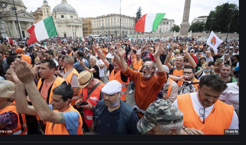 senza mascherine salvini roma.JPG